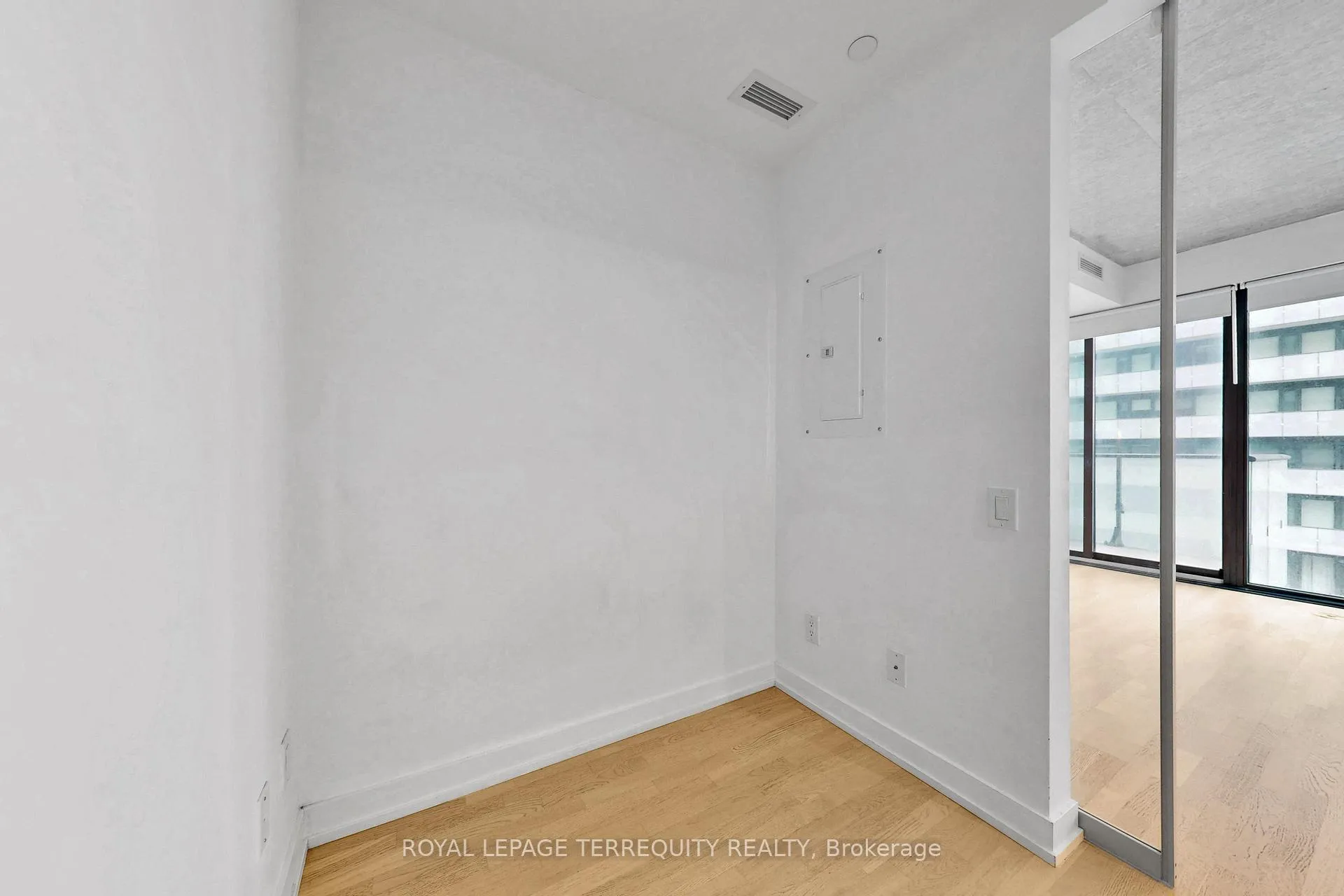 Photo 9 of Unit 2802, 185 Roehampton Avenue, Toronto, Mount Pleasant West — HOMEH