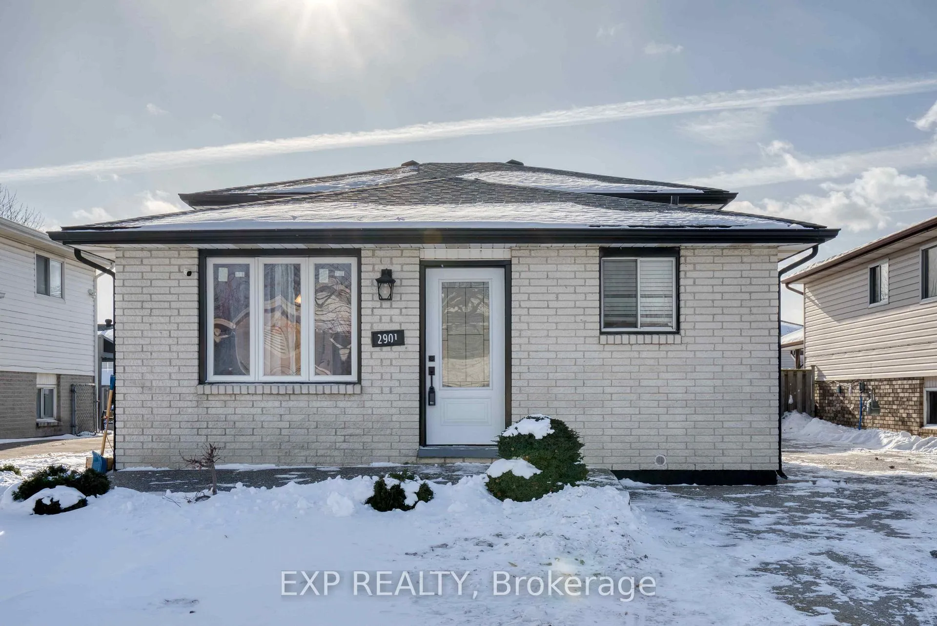 Photo 1 of 2901 Robillard Crescent, Windsor — HOMEH