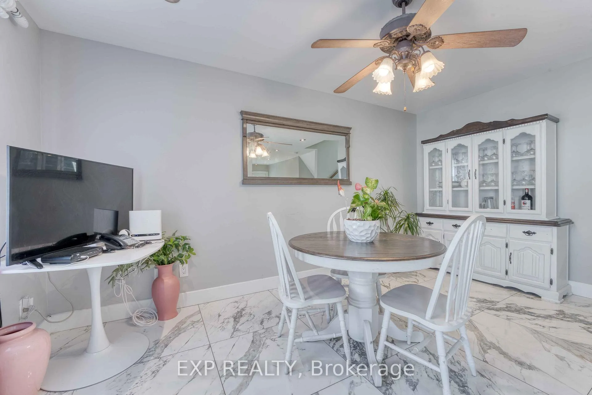 Photo 5 of 2901 Robillard Crescent, Windsor — HOMEH