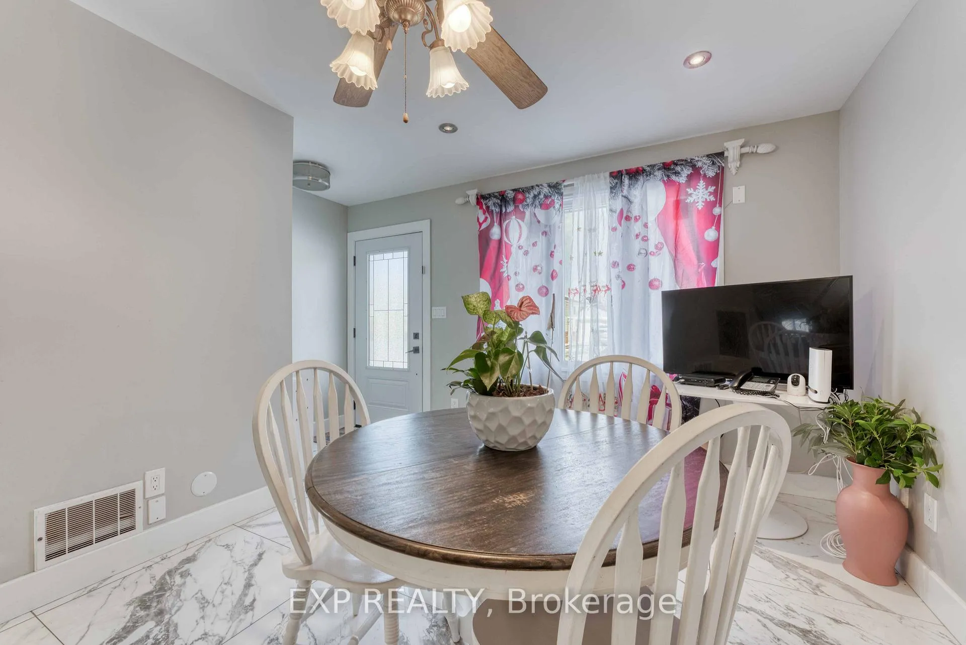 Photo 6 of 2901 Robillard Crescent, Windsor — HOMEH