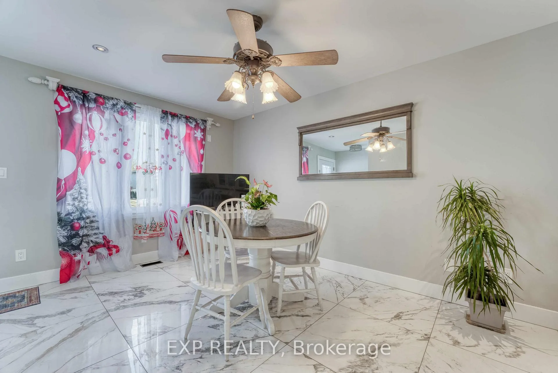Photo 7 of 2901 Robillard Crescent, Windsor — HOMEH