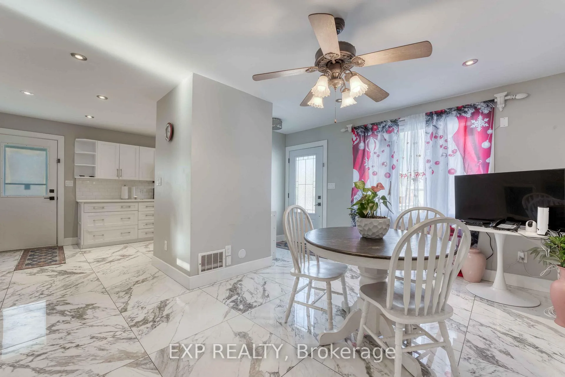 Photo 9 of 2901 Robillard Crescent, Windsor — HOMEH