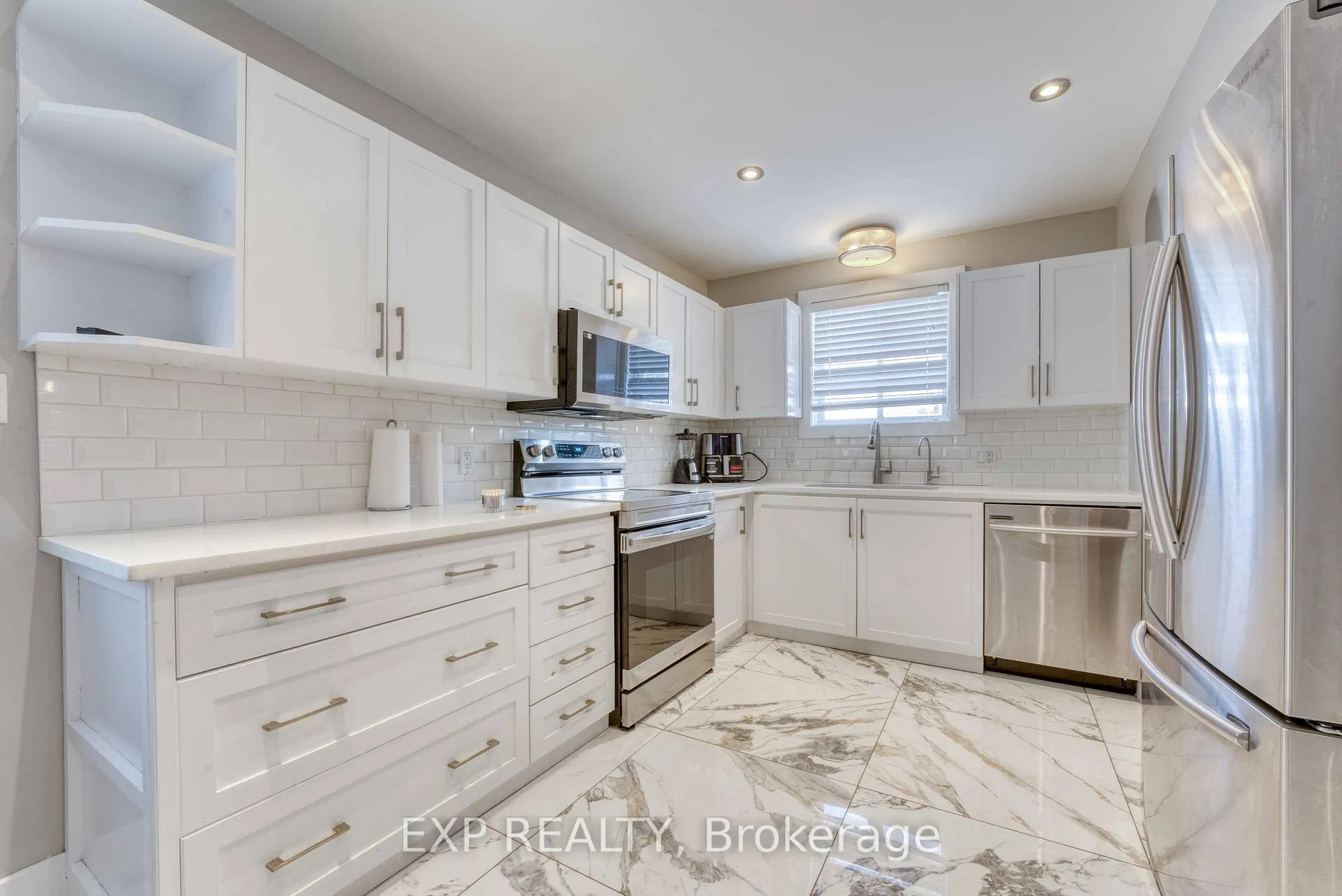 Photo 10 of 2901 Robillard Crescent, Windsor — HOMEH