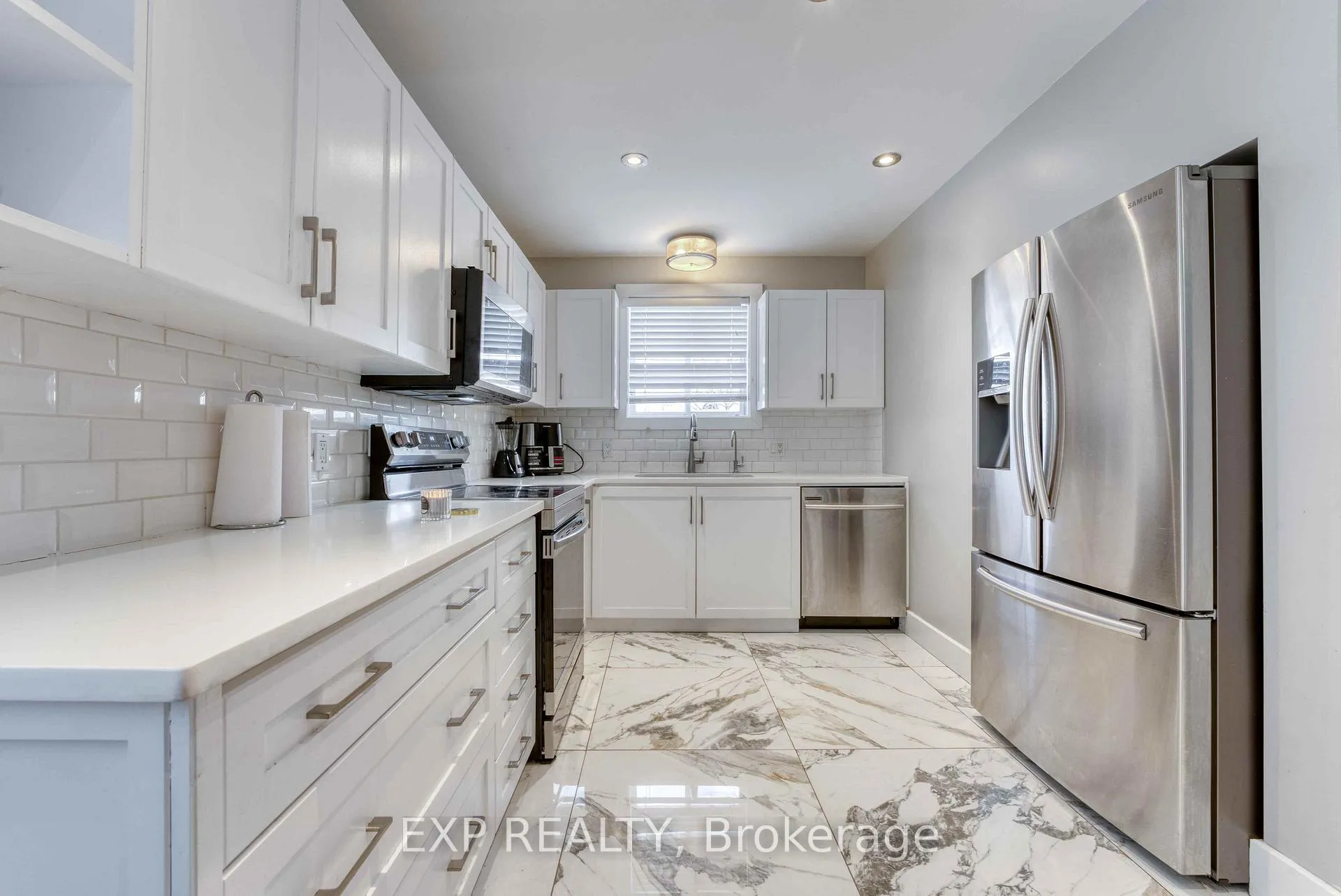 Photo 11 of 2901 Robillard Crescent, Windsor — HOMEH