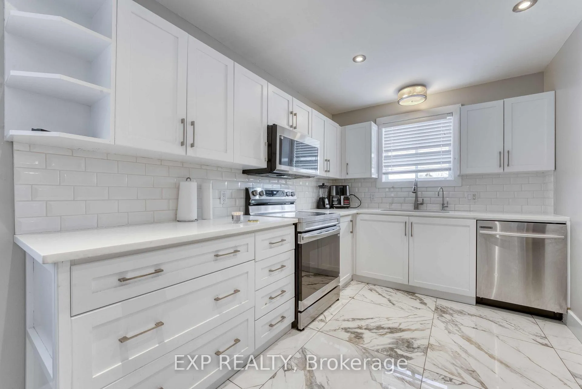Photo 13 of 2901 Robillard Crescent, Windsor — HOMEH