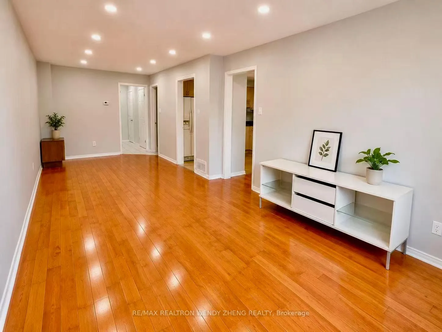Photo 2 of 17 Ivan Daniels Drive, Markham, Middlefield — HOMEH