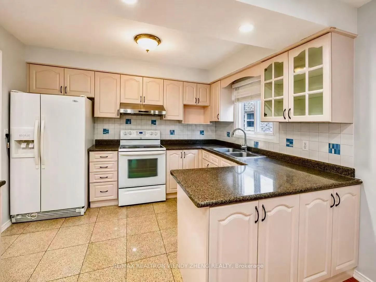 Photo 5 of 17 Ivan Daniels Drive, Markham, Middlefield — HOMEH