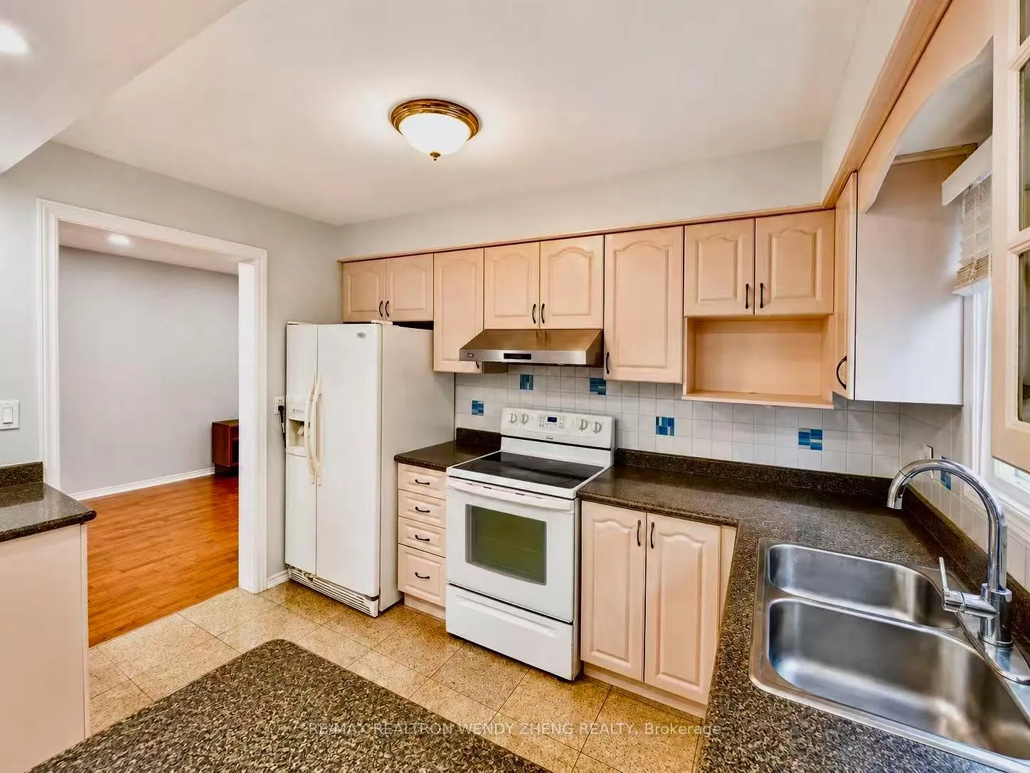 Photo 6 of 17 Ivan Daniels Drive, Markham, Middlefield — HOMEH