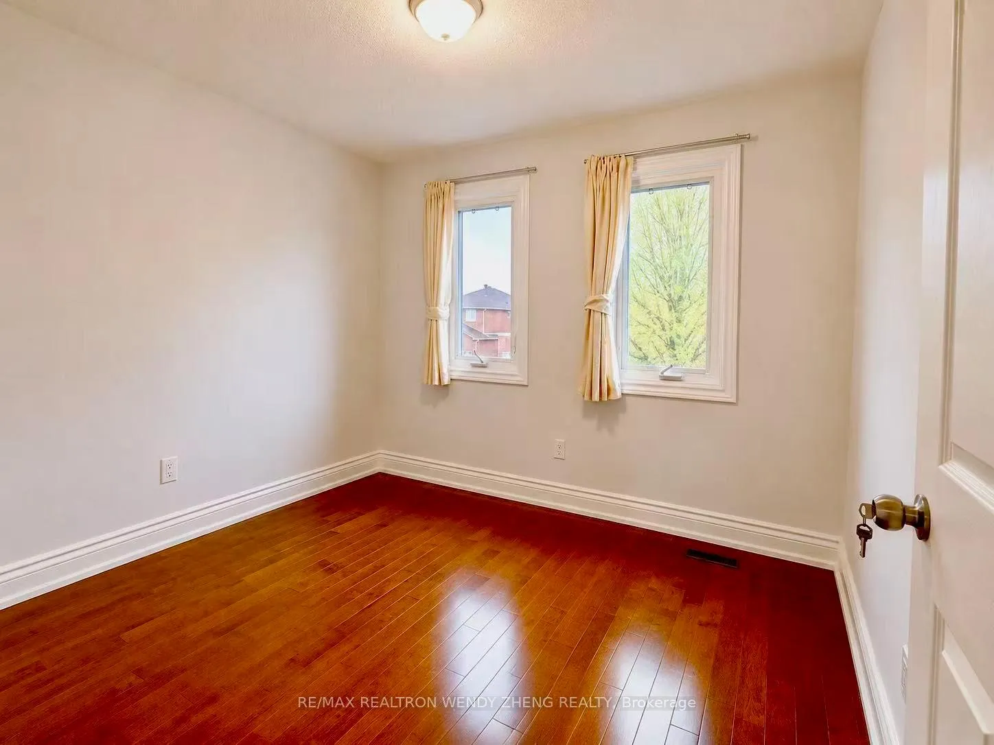 Photo 11 of 17 Ivan Daniels Drive, Markham, Middlefield — HOMEH