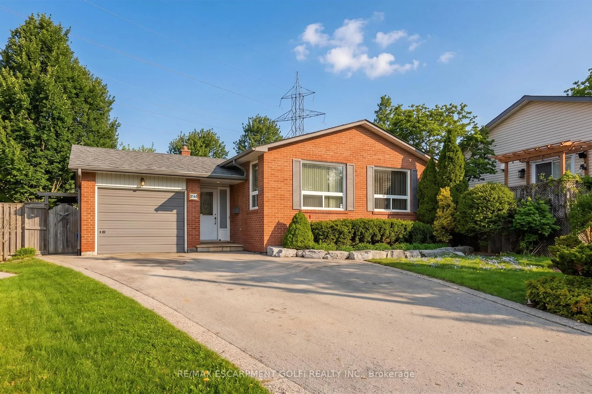 Photo 2 of 3141 Bentworth Drive, Burlington, Palmer — HOMEH