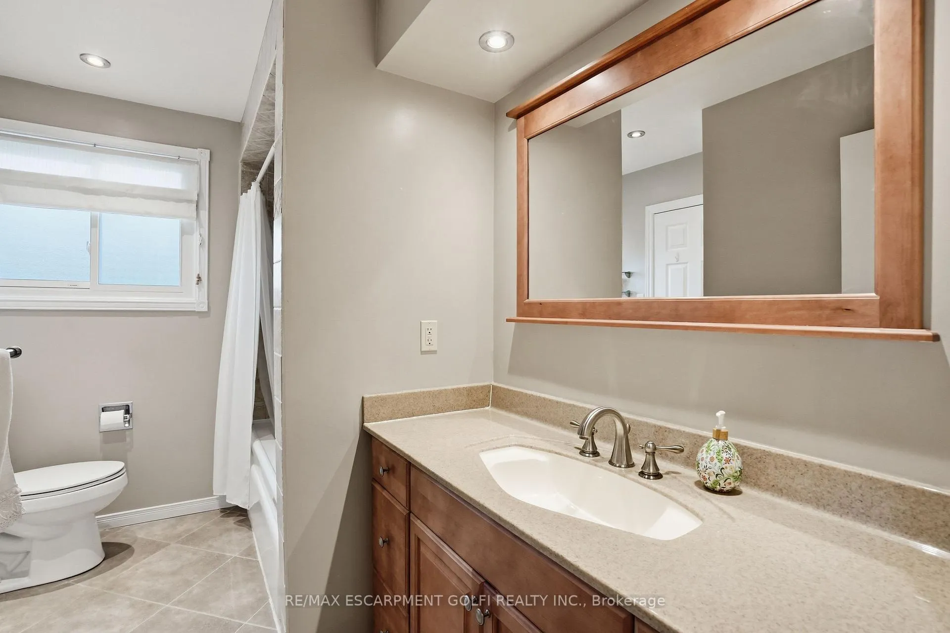 Photo 18 of 3141 Bentworth Drive, Burlington, Palmer — HOMEH