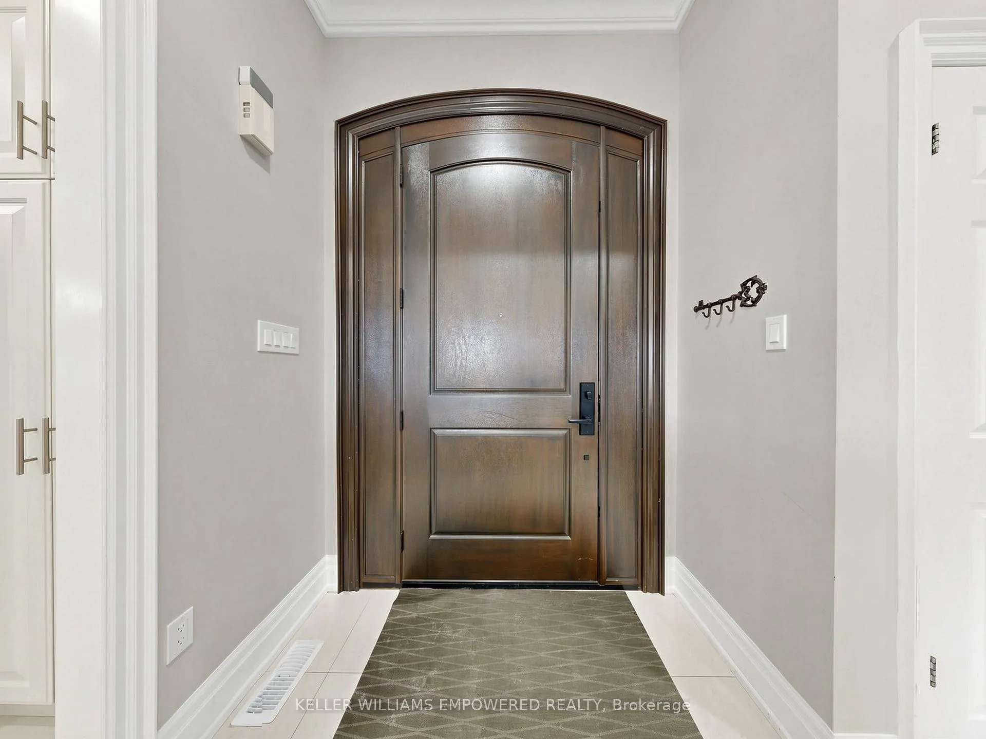 Photo 10 of 10108 Clarkway Drive, Brampton, Highway 427 — HOMEH