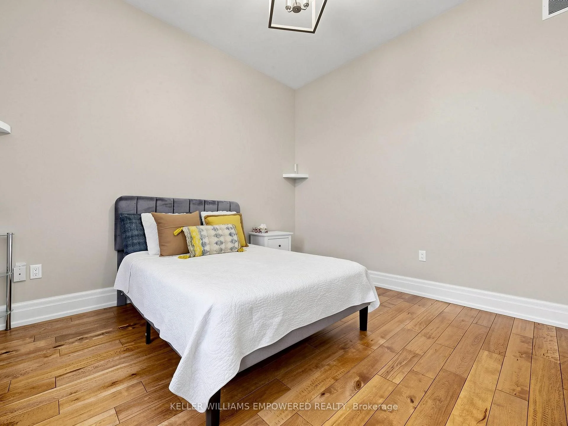 Photo 24 of 10108 Clarkway Drive, Brampton, Highway 427 — HOMEH