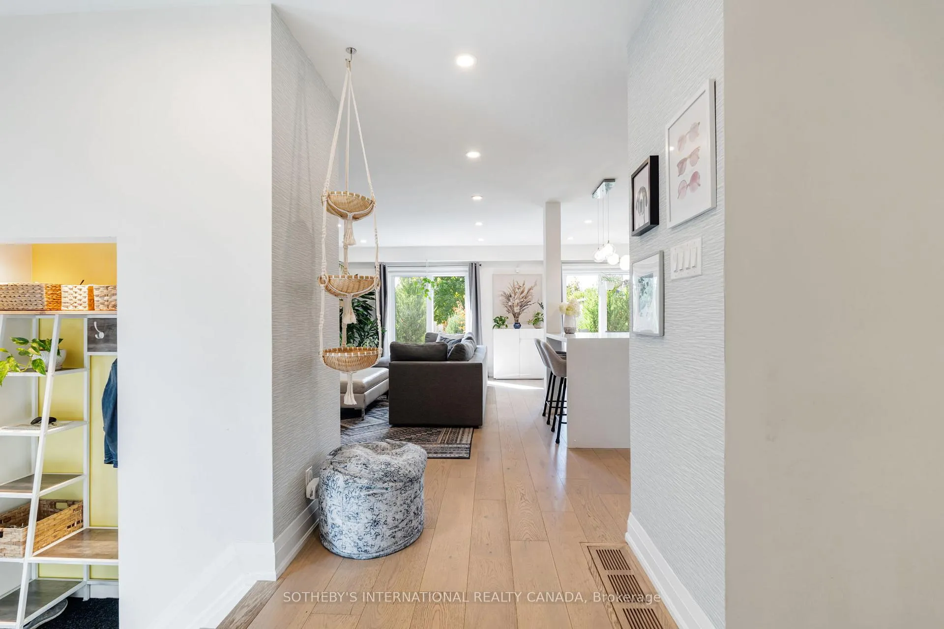Photo 3 of 902 Vistula Drive, Pickering, West Shore — HOMEH