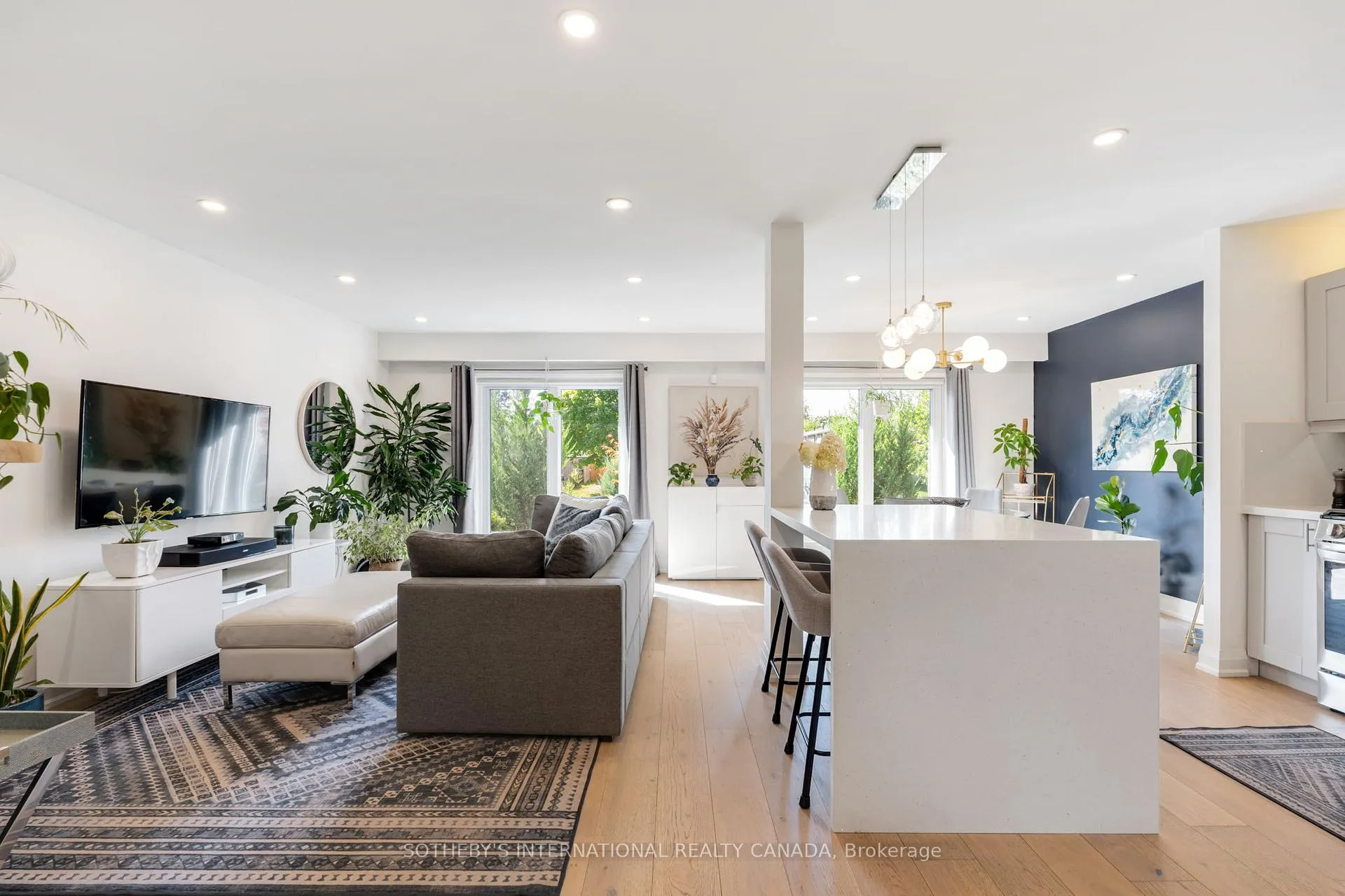 Photo 4 of 902 Vistula Drive, Pickering, West Shore — HOMEH