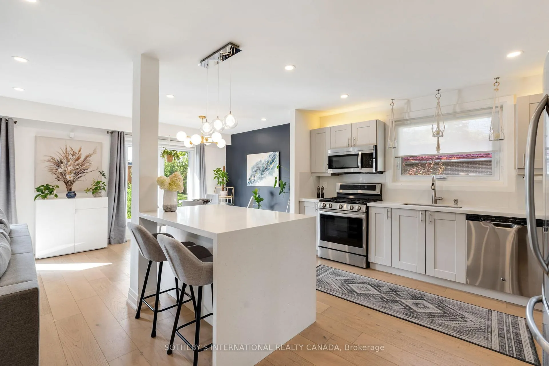 Photo 11 of 902 Vistula Drive, Pickering, West Shore — HOMEH