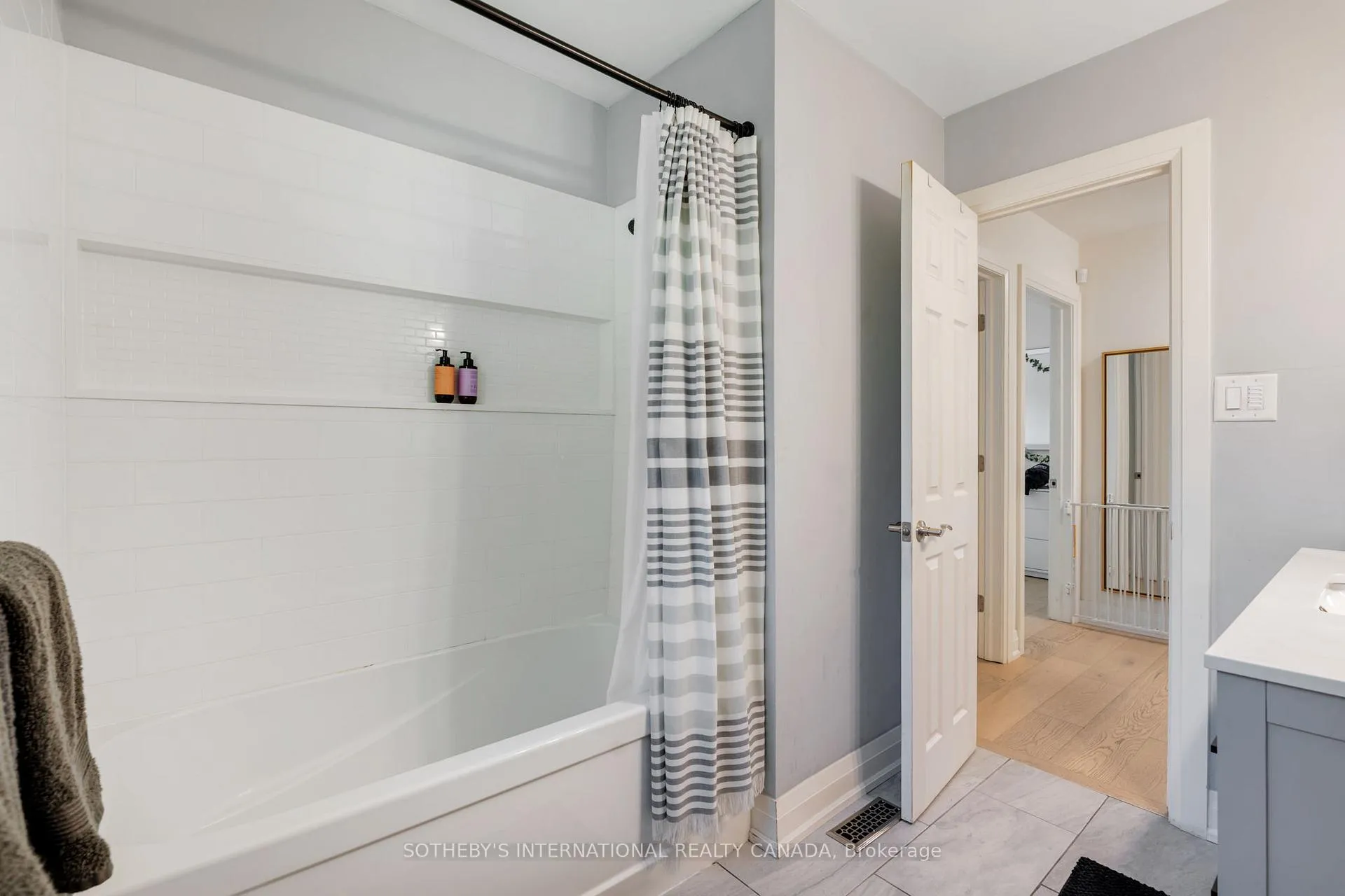 Photo 22 of 902 Vistula Drive, Pickering, West Shore — HOMEH