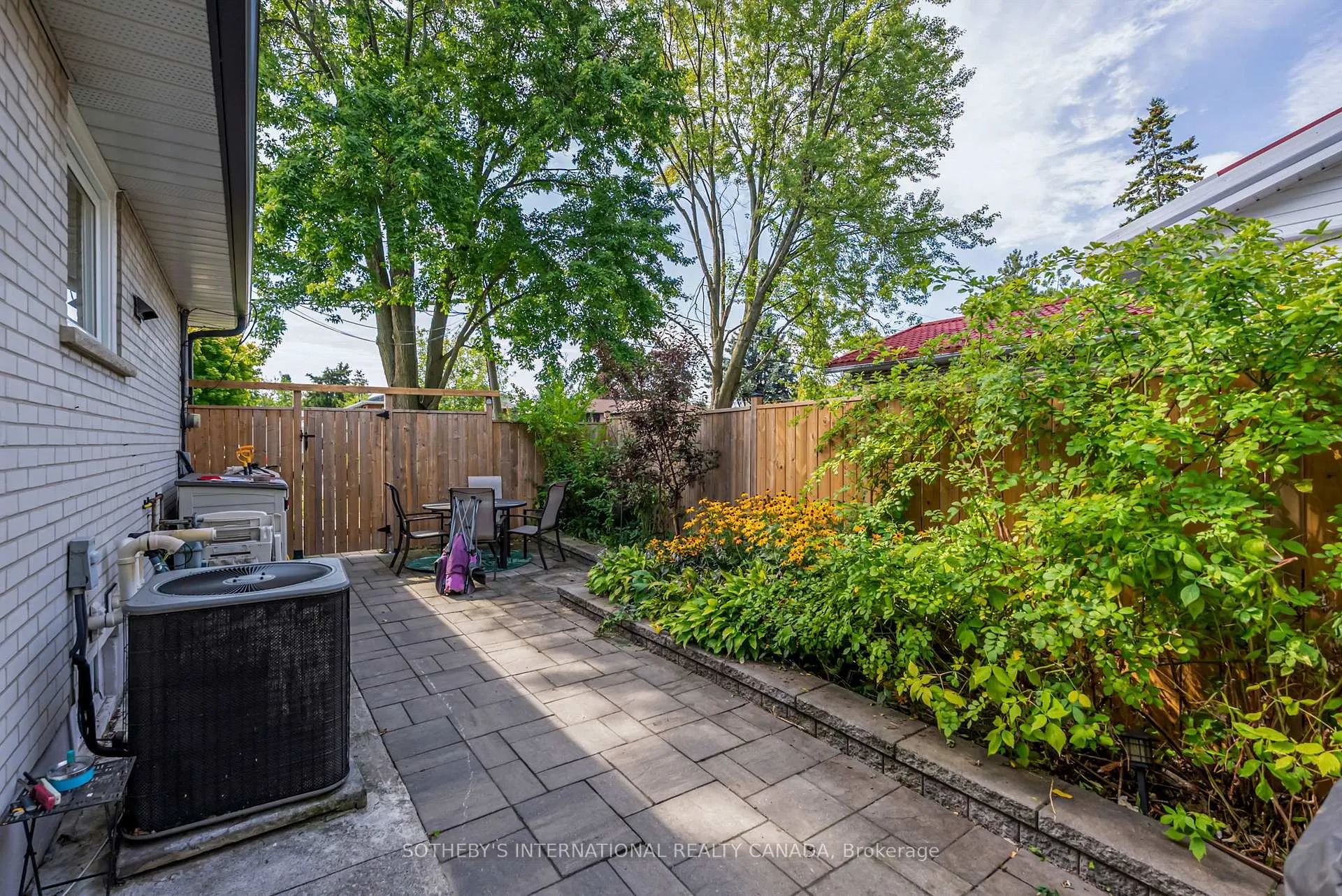 Photo 32 of 902 Vistula Drive, Pickering, West Shore — HOMEH