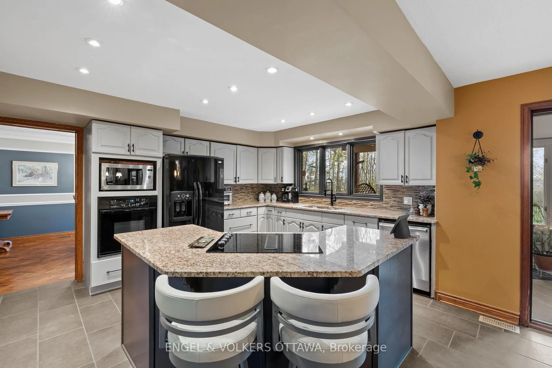 Photo 10 of 1345 De Papillon Place, Ottawa, Fallingbrook/Ridgemount — HOMEH