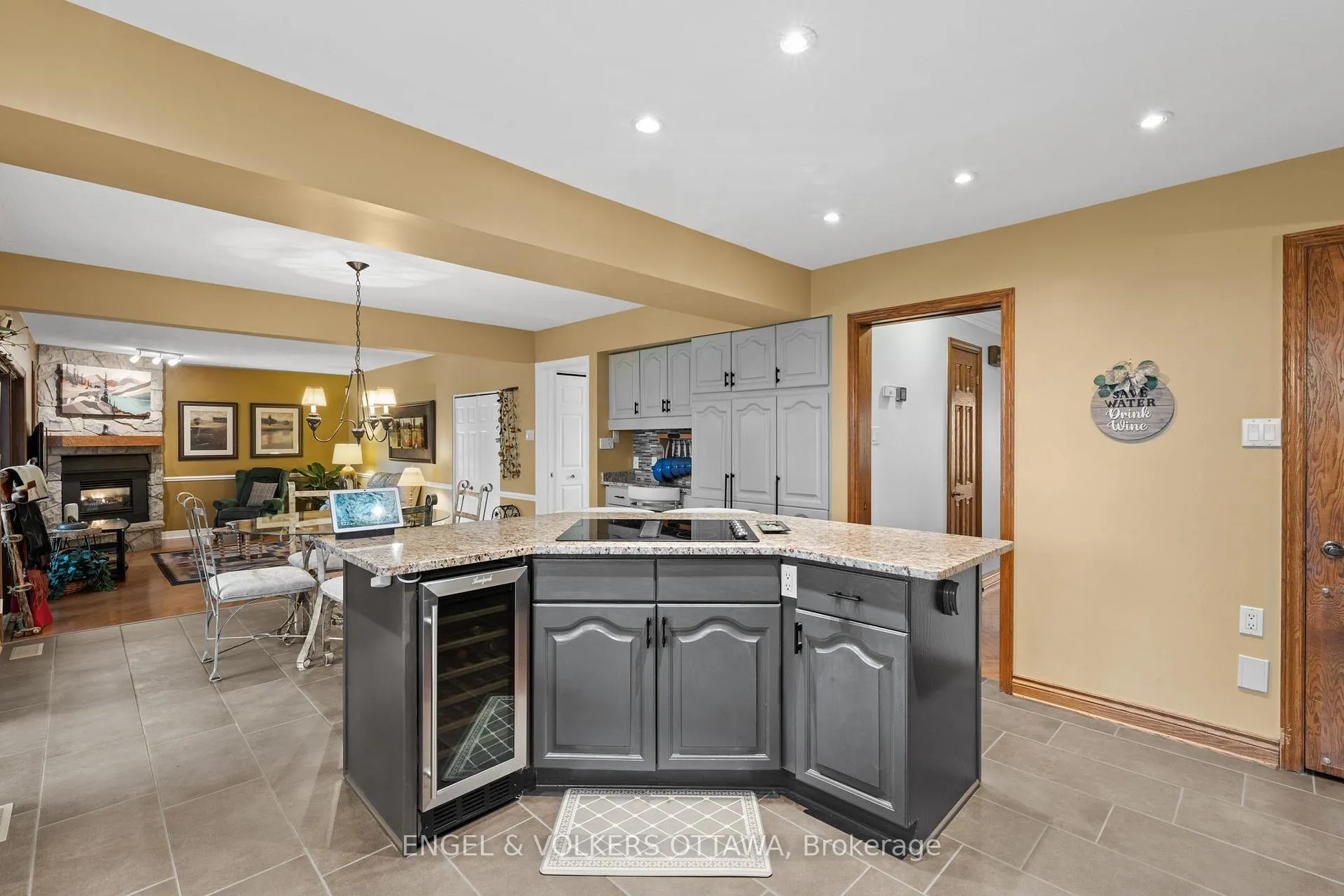 Photo 13 of 1345 De Papillon Place, Ottawa, Fallingbrook/Ridgemount — HOMEH