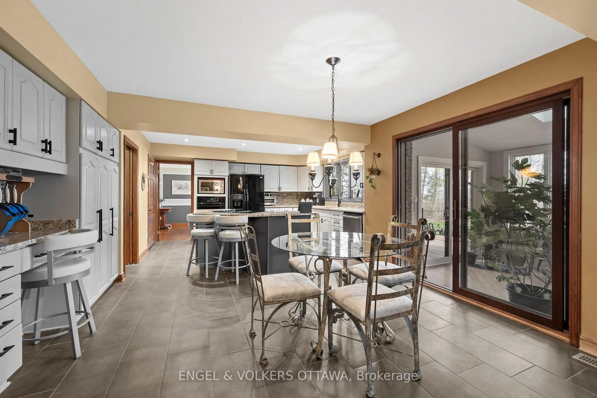 Photo 14 of 1345 De Papillon Place, Ottawa, Fallingbrook/Ridgemount — HOMEH