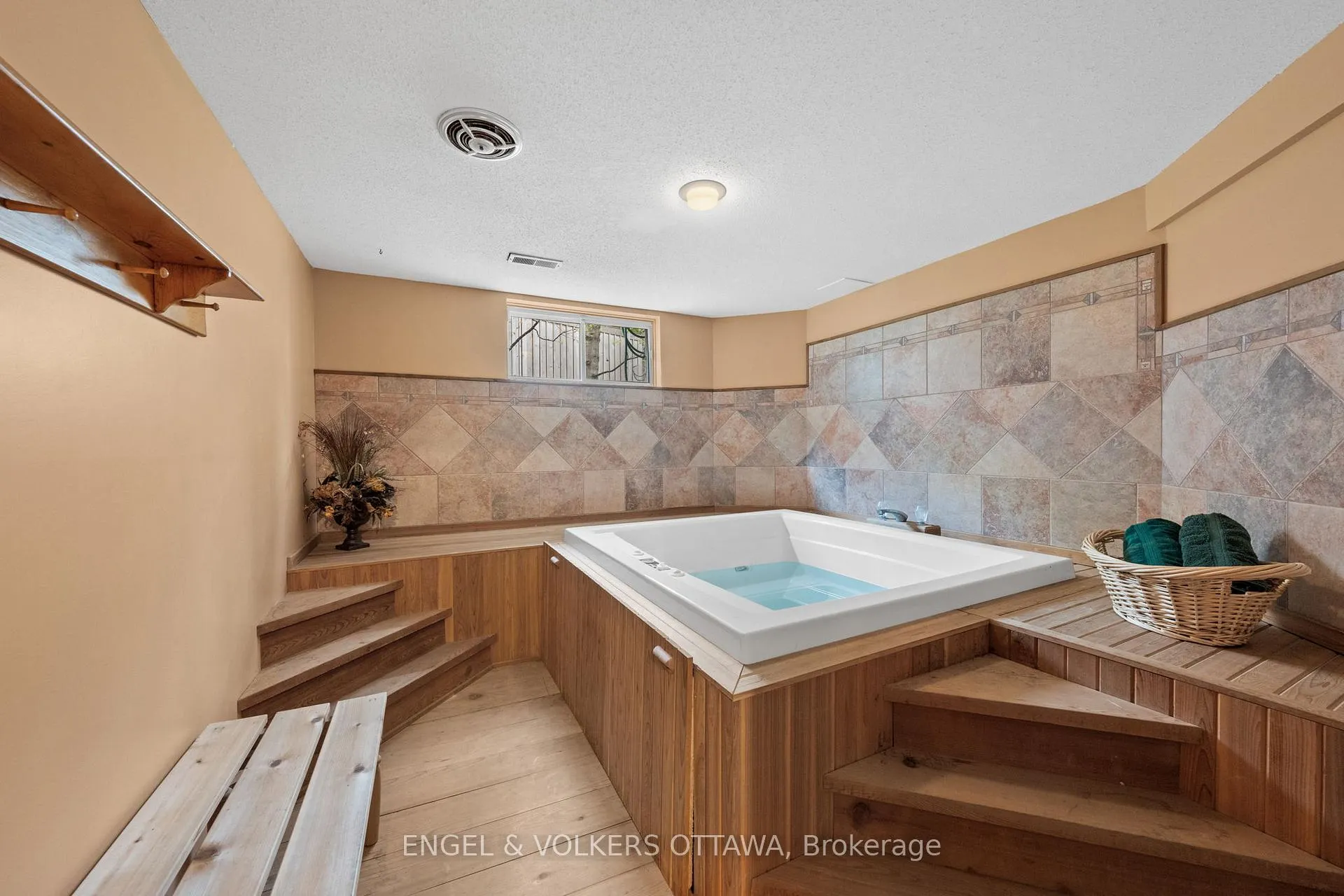 Photo 35 of 1345 De Papillon Place, Ottawa, Fallingbrook/Ridgemount — HOMEH