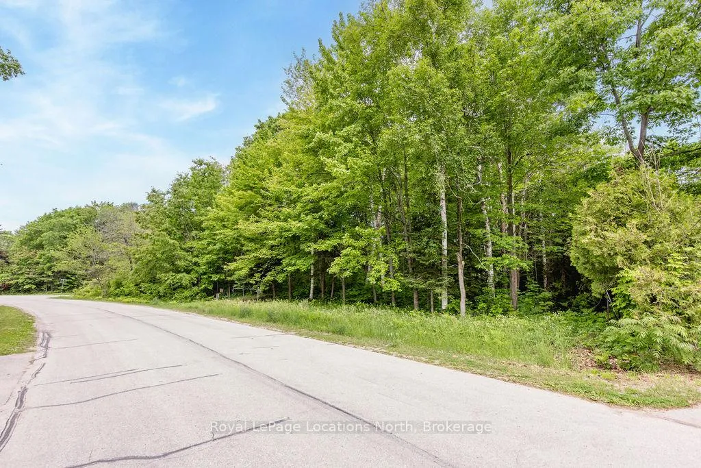 Photo 2 of 16 Sunward Drive, Wasaga Beach — HOMEH