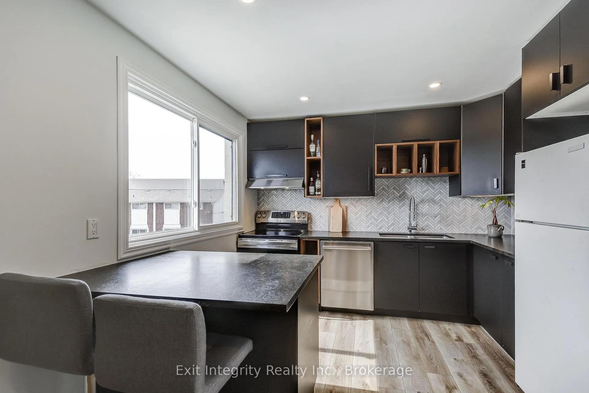 Photo 15 of 135 (18) Chalmers Street S, Cambridge, Christopher-Champlain — HOMEH