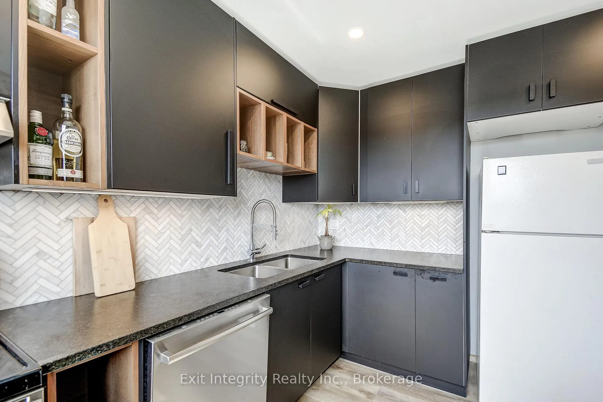 Photo 16 of 135 (18) Chalmers Street S, Cambridge, Christopher-Champlain — HOMEH
