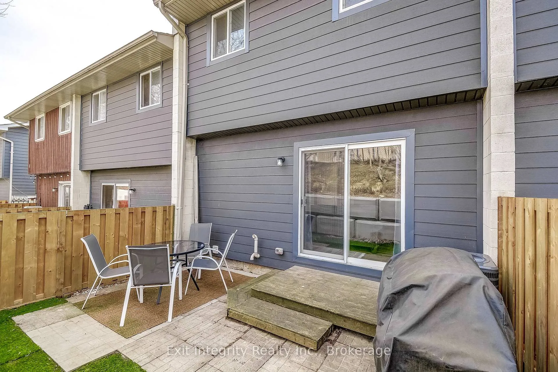 Photo 34 of 135 (18) Chalmers Street S, Cambridge, Christopher-Champlain — HOMEH