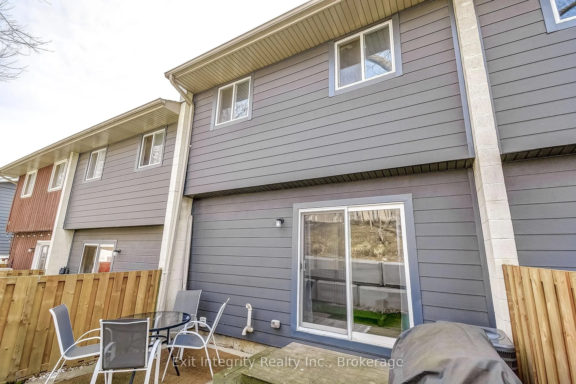 Photo 35 of 135 (18) Chalmers Street S, Cambridge, Christopher-Champlain — HOMEH
