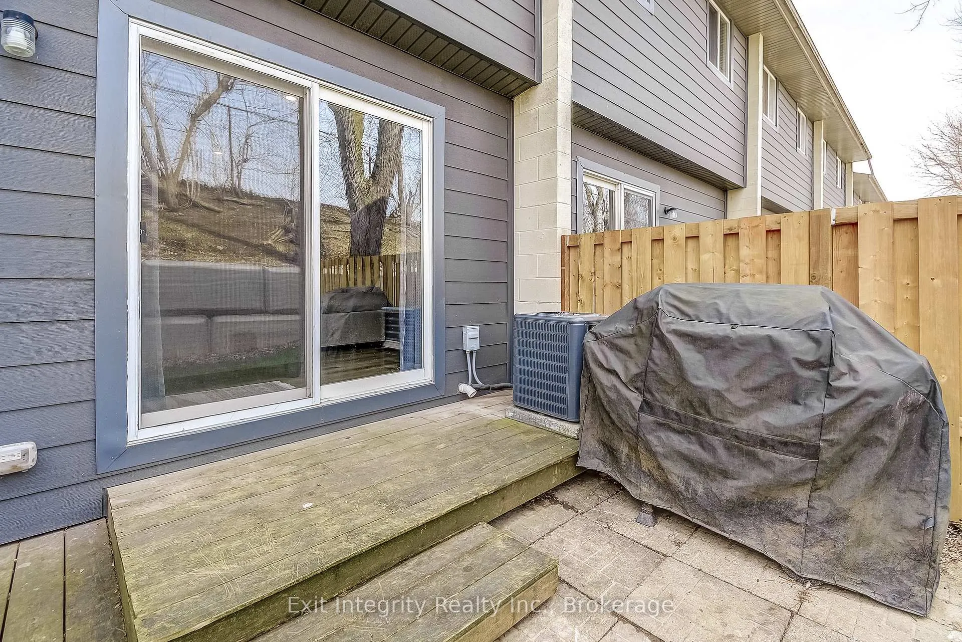 Photo 38 of 135 (18) Chalmers Street S, Cambridge, Christopher-Champlain — HOMEH