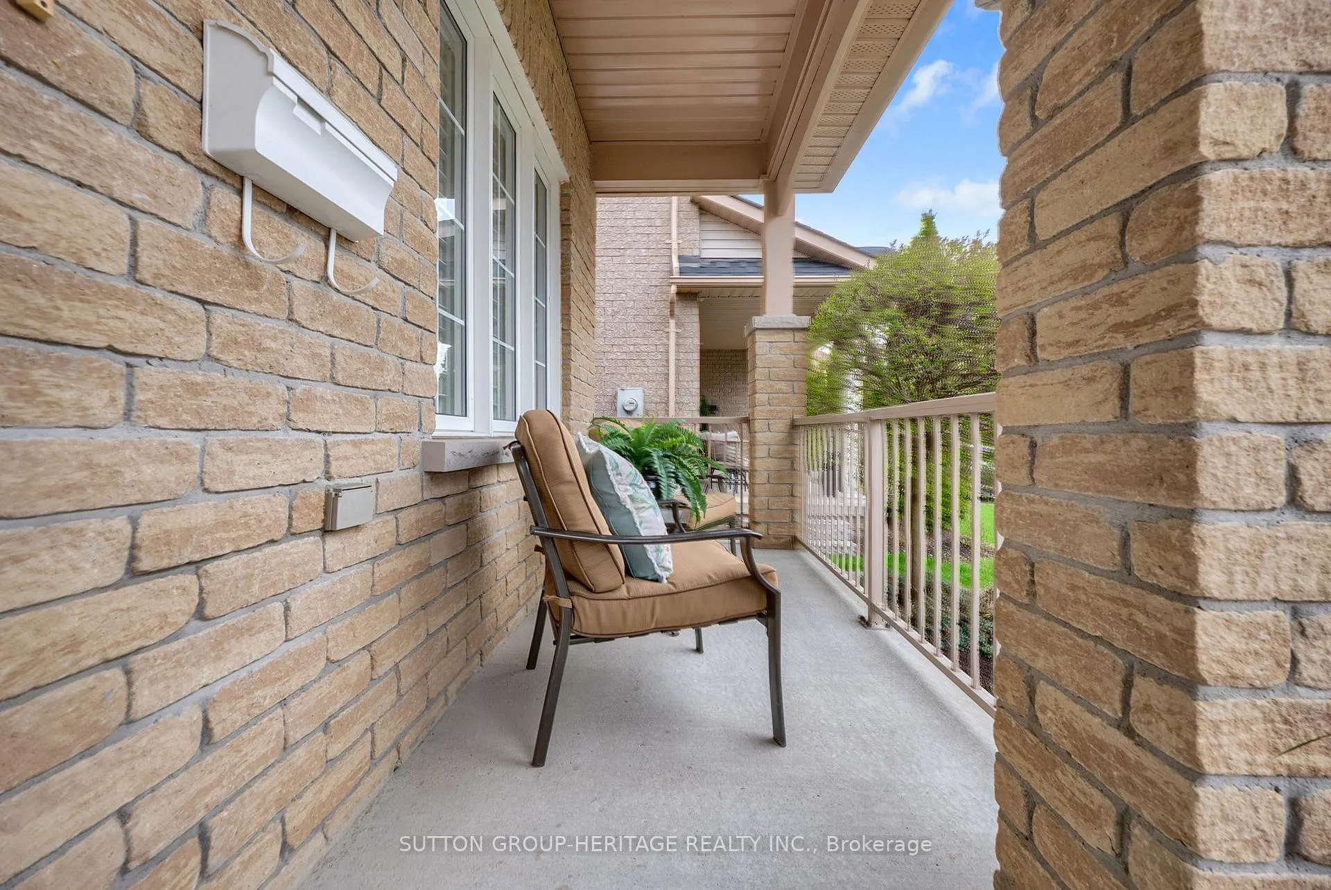 Photo 2 of 951 Barbados Street, Oshawa, Northglen — HOMEH