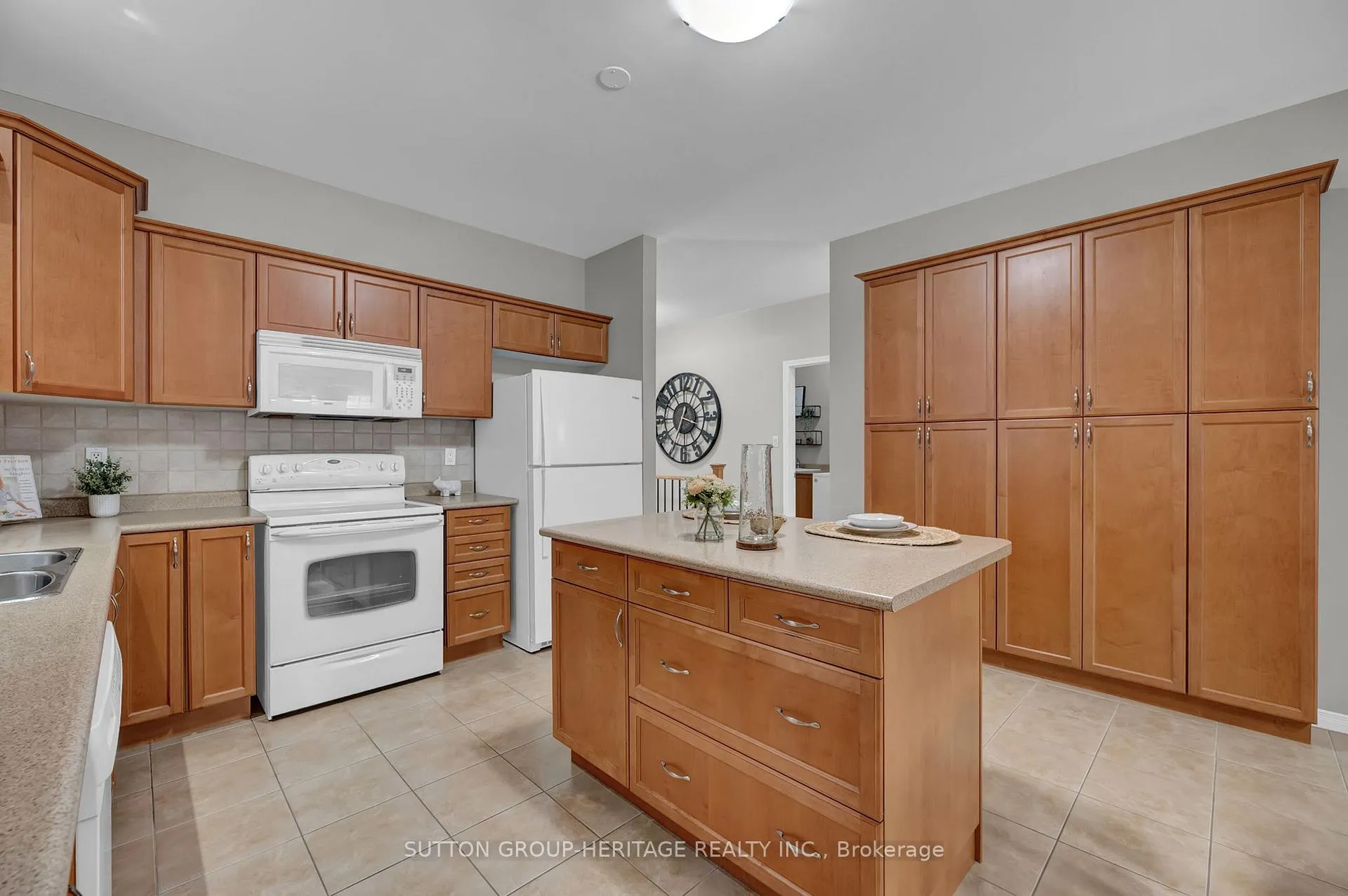 Photo 14 of 951 Barbados Street, Oshawa, Northglen — HOMEH