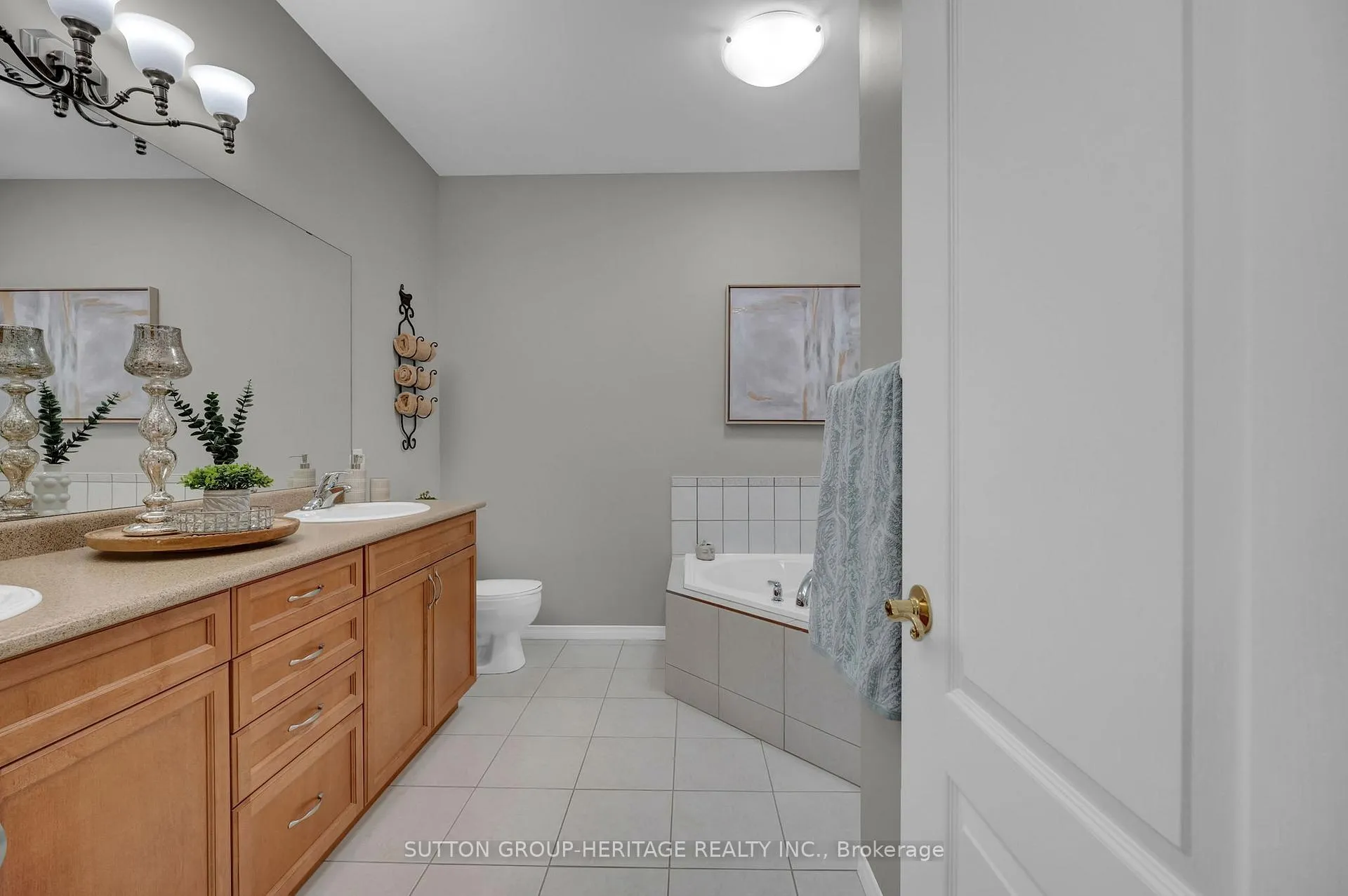 Photo 26 of 951 Barbados Street, Oshawa, Northglen — HOMEH