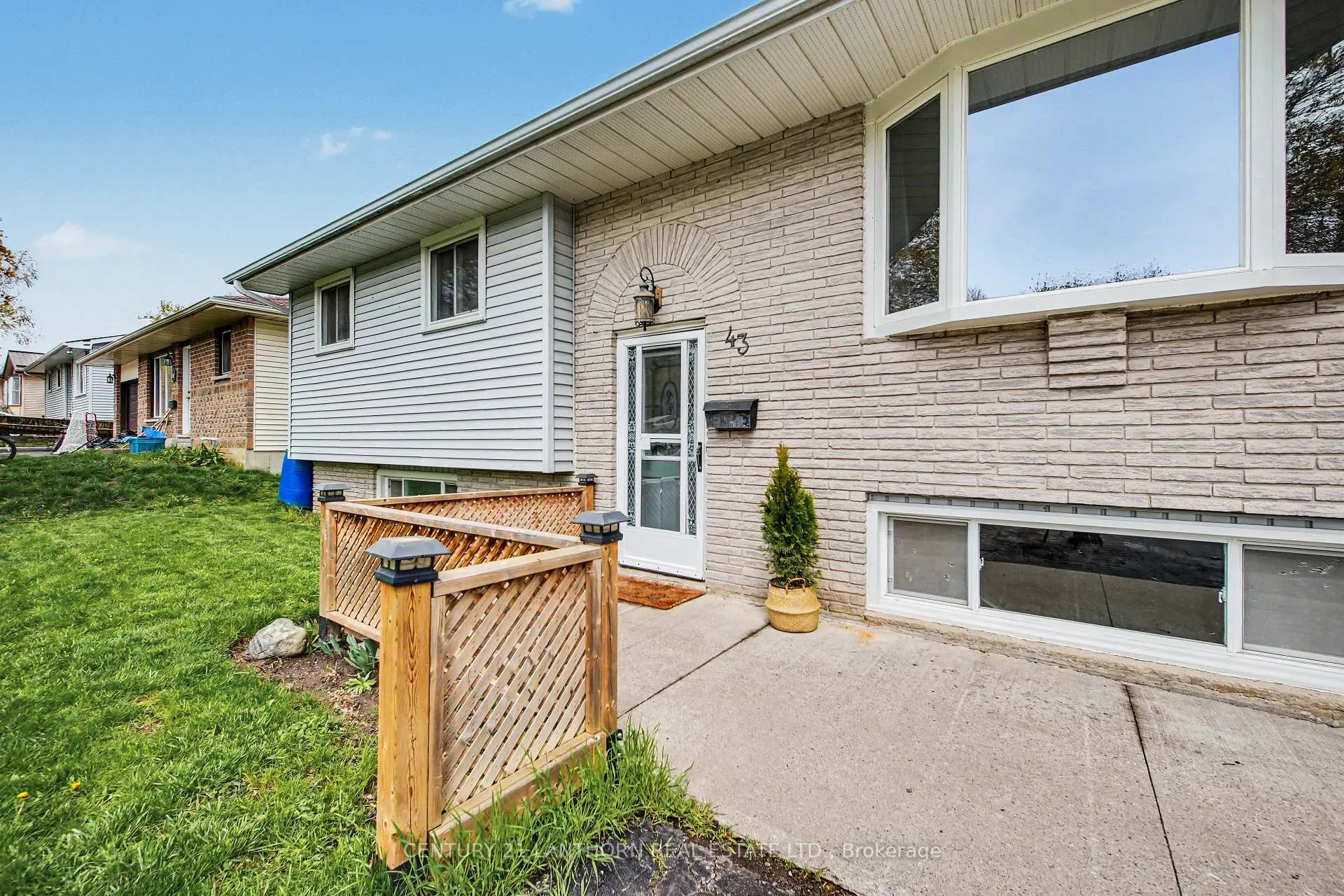 Photo 5 of 43 Ireland Drive, Quinte West, Trenton Ward — HOMEH