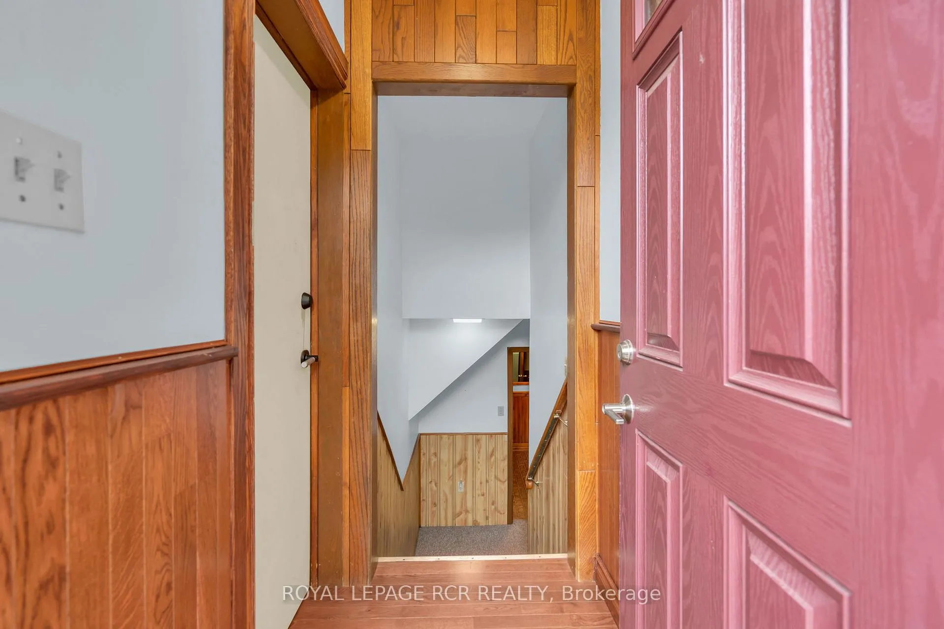Photo 5 of Unit B, 126 Nelson Street, New Tecumseth, Alliston — HOMEH