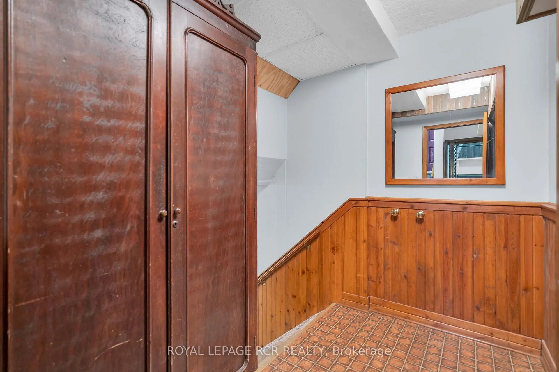 Photo 11 of Unit B, 126 Nelson Street, New Tecumseth, Alliston — HOMEH