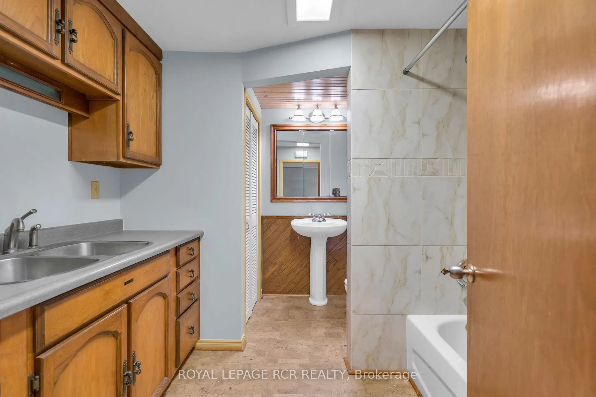 Photo 24 of Unit B, 126 Nelson Street, New Tecumseth, Alliston — HOMEH