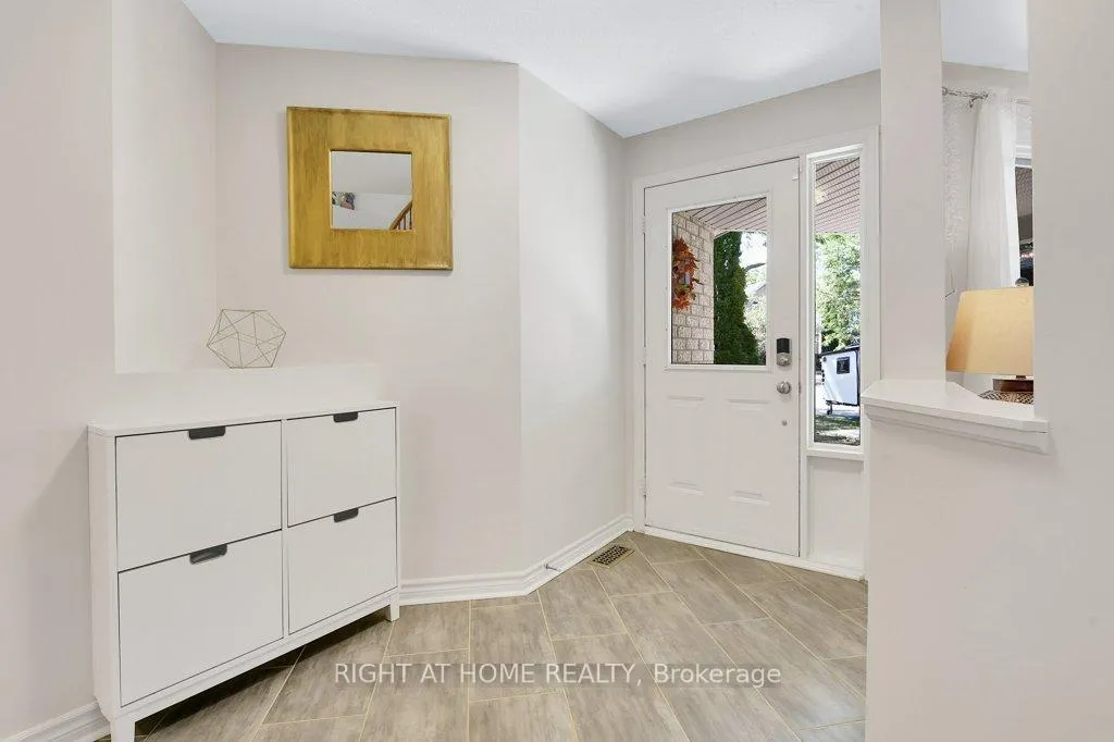 Photo 2 of 33 Spur Avenue, Ottawa, Kanata - Emerald Meadows/Trailwest — HOMEH
