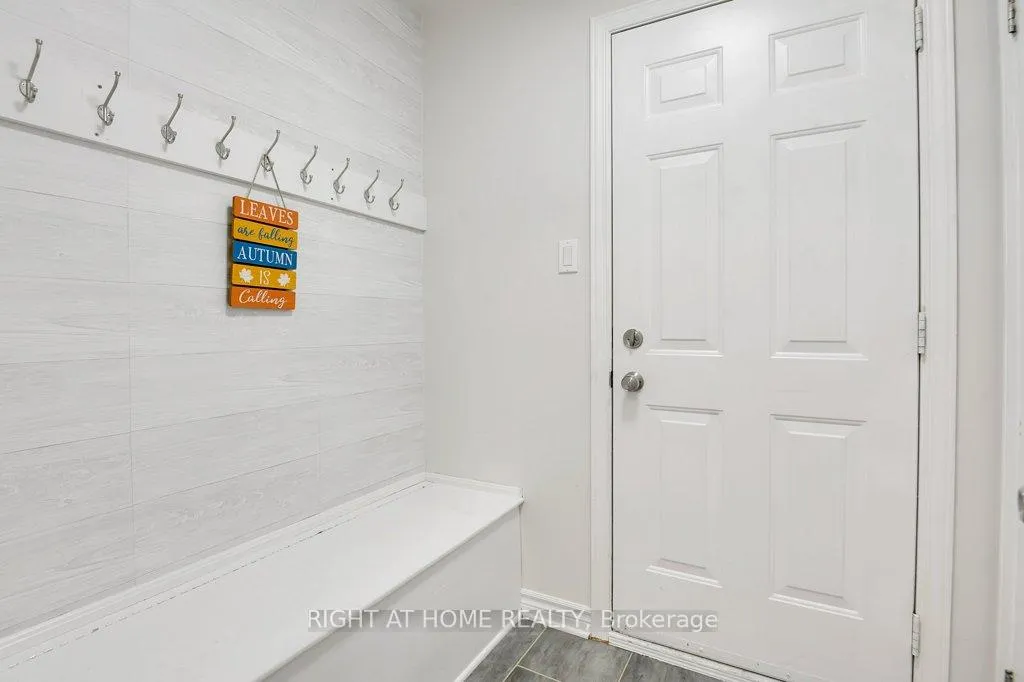 Photo 8 of 33 Spur Avenue, Ottawa, Kanata - Emerald Meadows/Trailwest — HOMEH