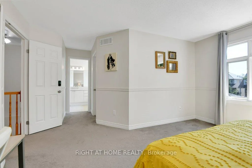 Photo 11 of 33 Spur Avenue, Ottawa, Kanata - Emerald Meadows/Trailwest — HOMEH