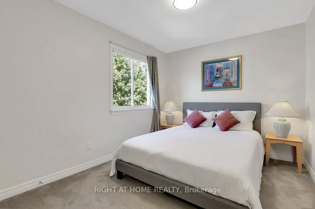 Photo 13 of 33 Spur Avenue, Ottawa, Kanata - Emerald Meadows/Trailwest — HOMEH