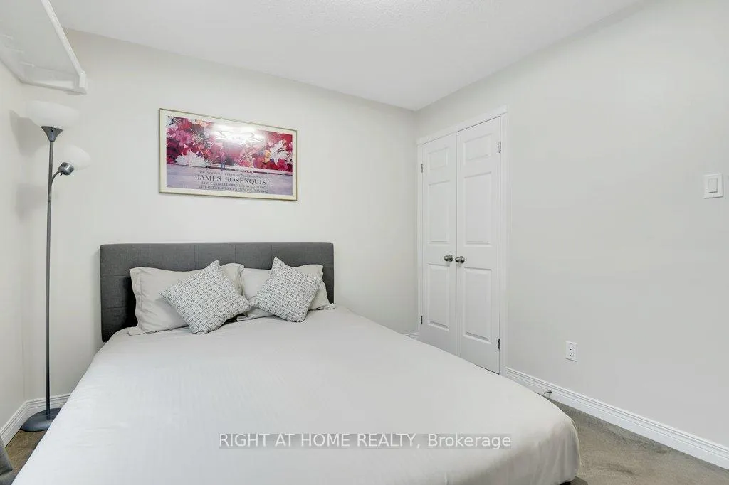 Photo 14 of 33 Spur Avenue, Ottawa, Kanata - Emerald Meadows/Trailwest — HOMEH