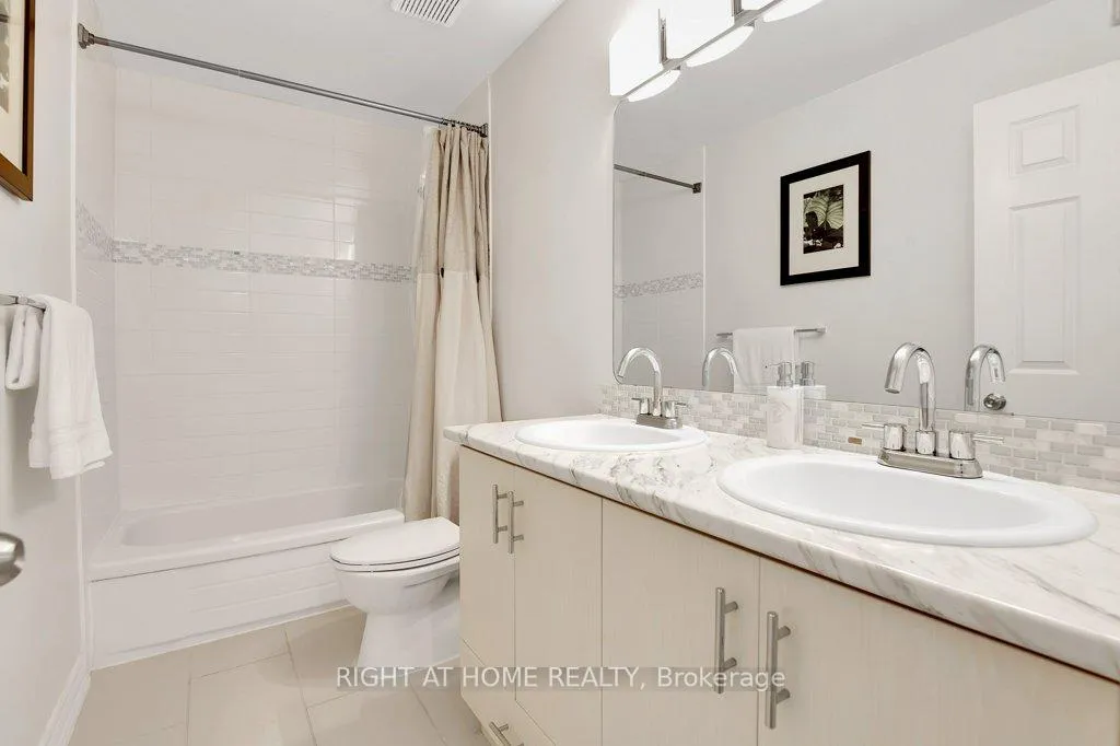 Photo 15 of 33 Spur Avenue, Ottawa, Kanata - Emerald Meadows/Trailwest — HOMEH