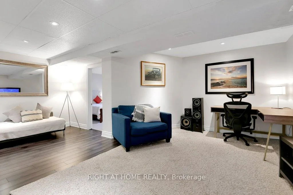 Photo 16 of 33 Spur Avenue, Ottawa, Kanata - Emerald Meadows/Trailwest — HOMEH