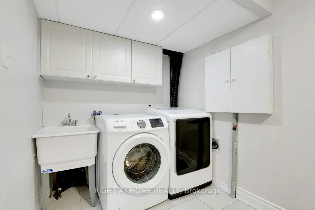 Photo 19 of 33 Spur Avenue, Ottawa, Kanata - Emerald Meadows/Trailwest — HOMEH