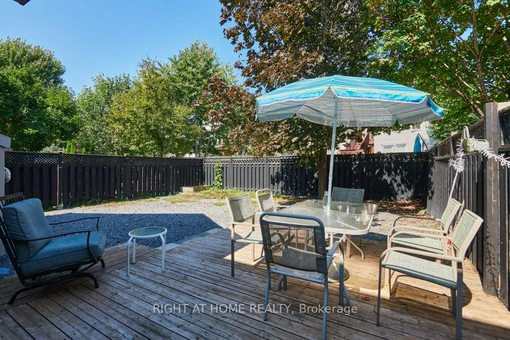 Photo 20 of 33 Spur Avenue, Ottawa, Kanata - Emerald Meadows/Trailwest — HOMEH