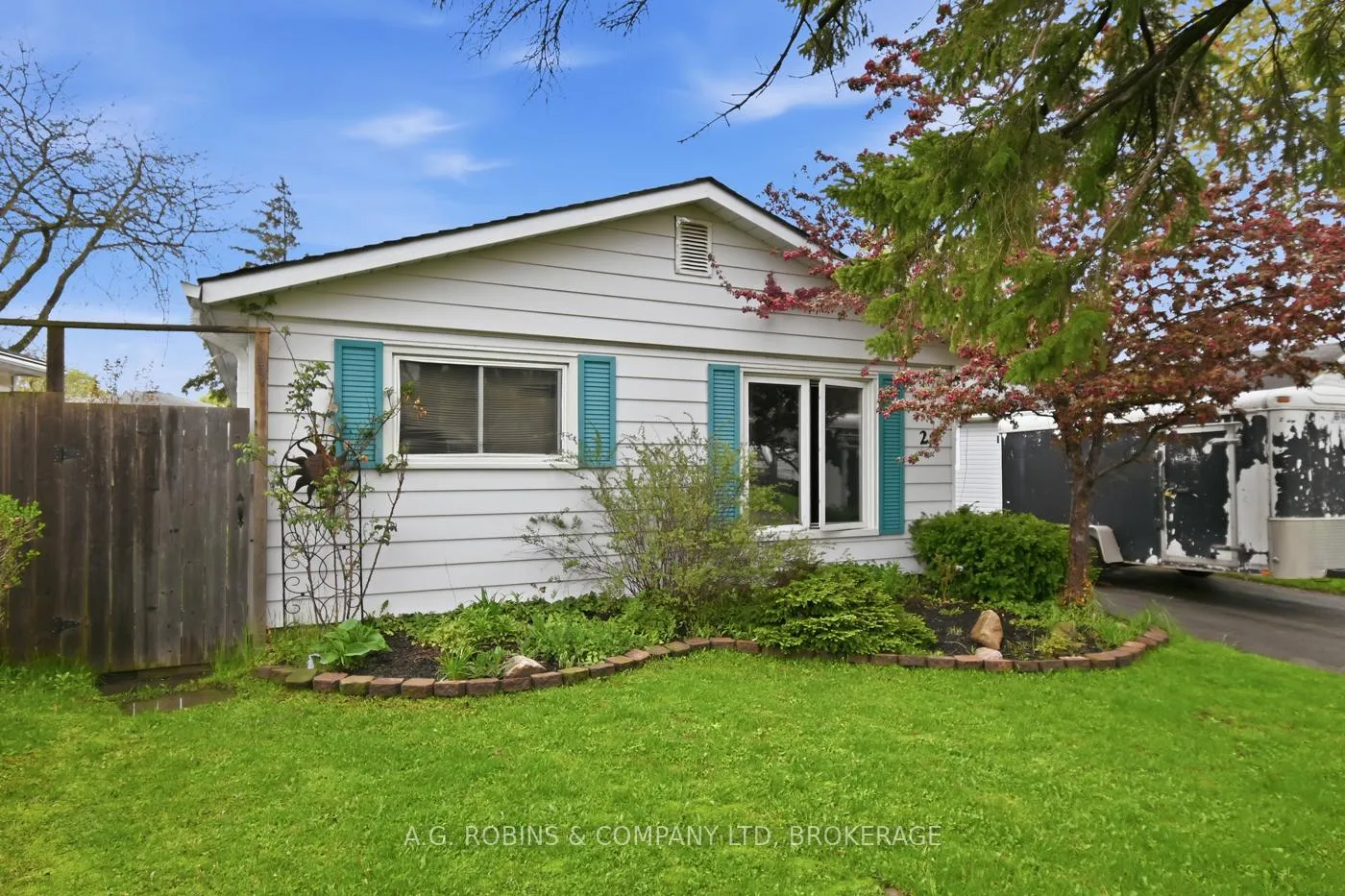 Photo 3 of 29 Lanark Crescent, St. Catharines, Carlton/Bunting — HOMEH