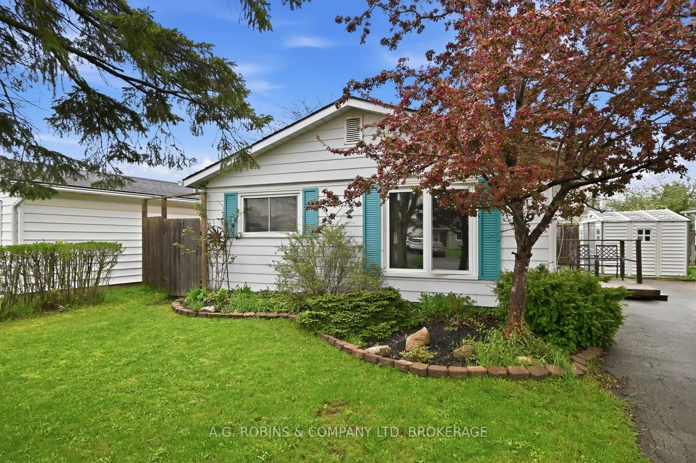 Photo 4 of 29 Lanark Crescent, St. Catharines, Carlton/Bunting — HOMEH